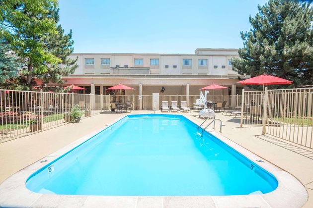 Gallery - Ramada By Wyndham Denver Downtown