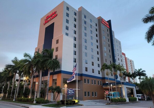 Gallery - Hampton Inn & Suites Miami Airport South Blue