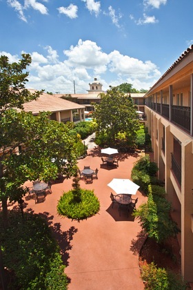Gallery - Red Roof PLUS+ & Suites Tampa