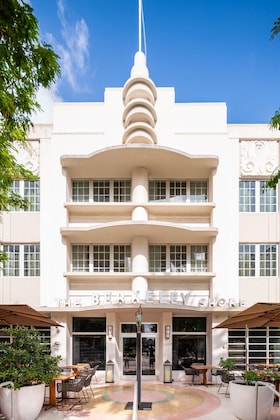 Gallery - Iberostar Waves Berkeley Shore