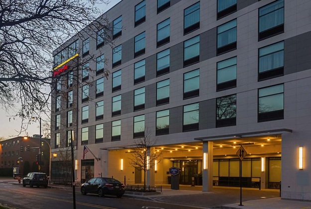 Gallery - Hampton Inn Chicago North-Loyola Station