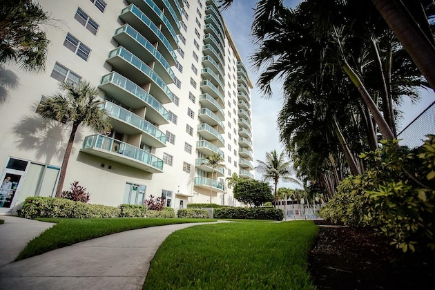 Gallery - Sunny Isles Suites