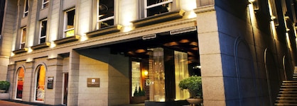 The Luxe Manor