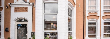 Oyo Arinza Hotel, London Ilford