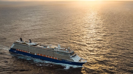 Foto Celebrity Reflection