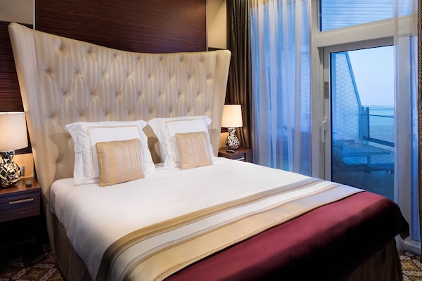 Imagem Celebrity Reflection 19